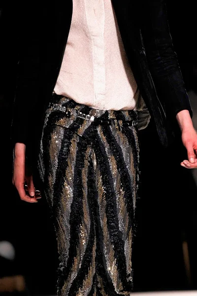 Look 32